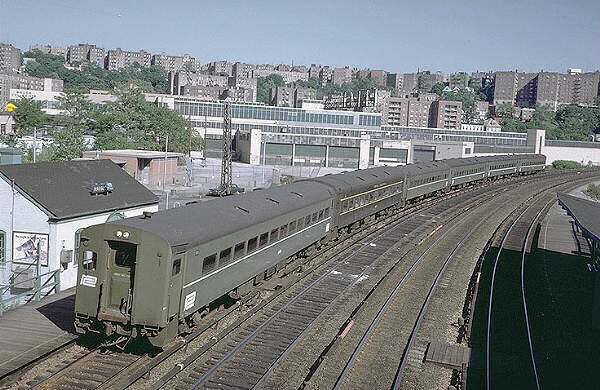 usr_m_nycrr_acmu4xxx_marble+hill+station_gdavids,jt_nyc10.jpg