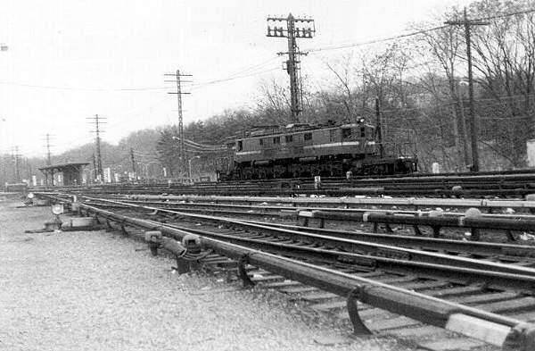 usr_m_nycrr_loco02xx_north+white+plains_paulsamuels_nyc07.jpg