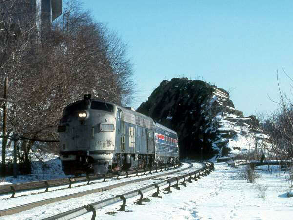 usr_m_nycrr_loco5072_nyc05.jpg