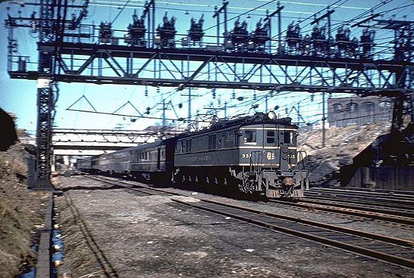 usr_m_nynhh_0355_jt_nh023.jpg
