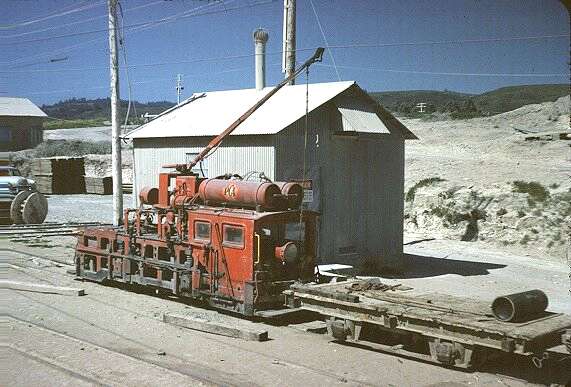 usr_m_stca_pca_motorandflatcar_1970s_kharr_pca03.jpg
