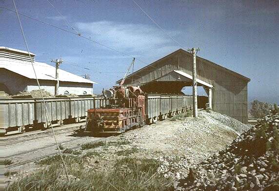 usr_m_stca_pca_motorandtrain_1970s_kharr_pca04.jpg