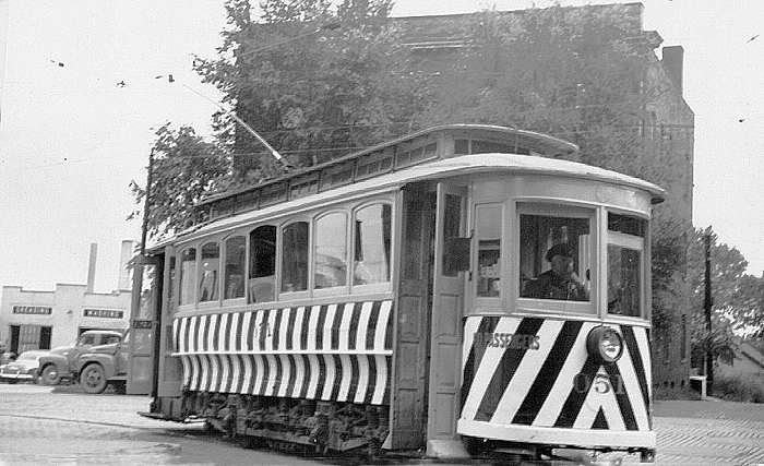 usr_m_oma_work'051_10th+pierce+barn_195209_garcol_ocb40.jpg
