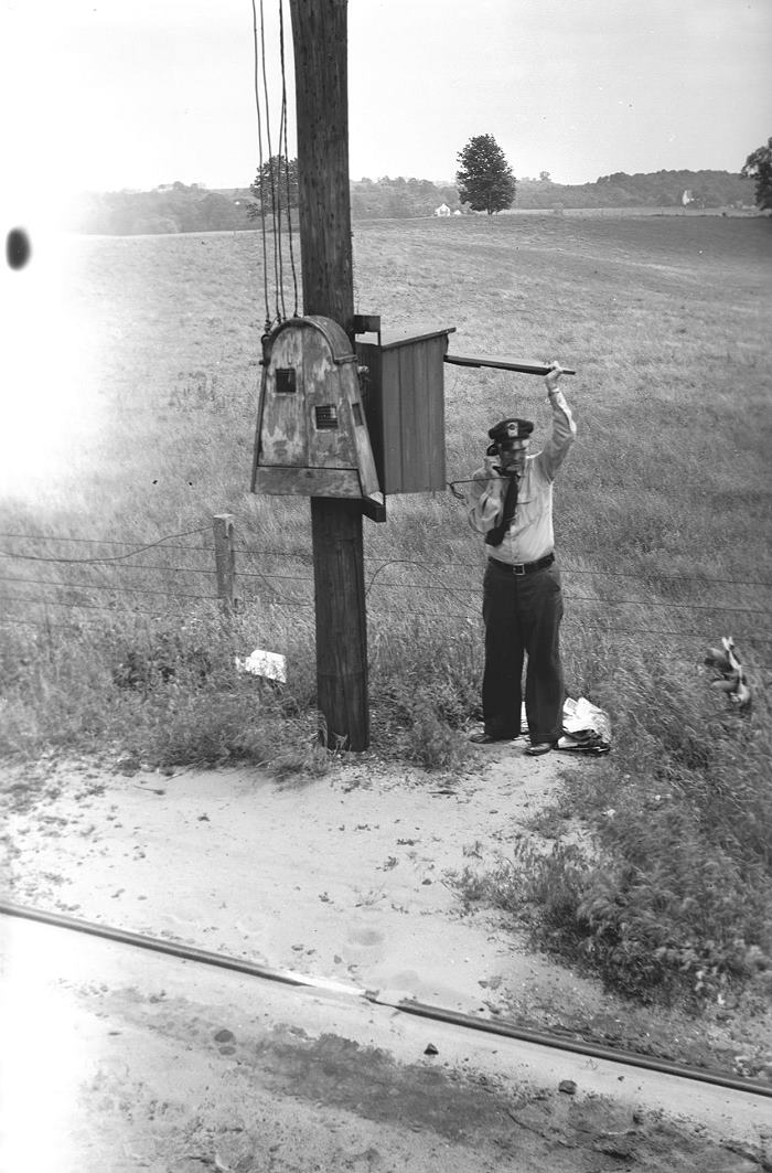 usr_m_phl+pst_misc_edgmonttwpsiding+callbox_19540606_ehav_ehps040.jpg