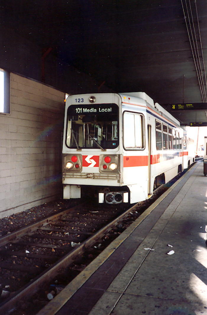 usr_m_phl+septa-trolley_123_69thstterminal_jl_pw190.jpg