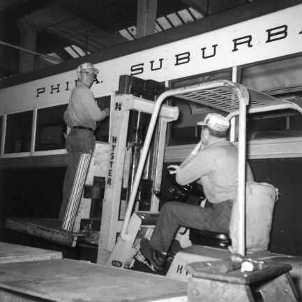 usr_m_phl+pw_2xx_workers_19661123_rhill+kj_pw154.jpg