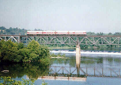usr_m_phl+pw_libertyliner_norristownbridge_jl_pw077.jpg