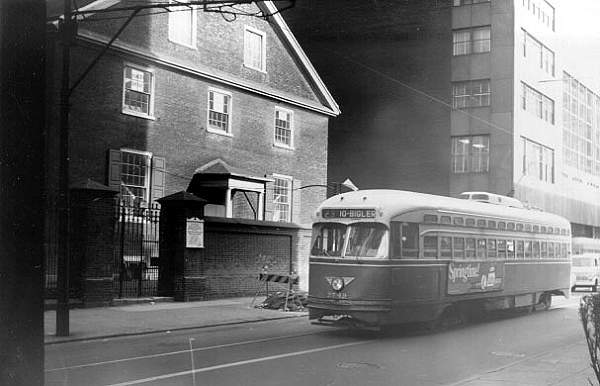 usr_m_phl_2748_11th+walnut_bv_bvph178.jpg