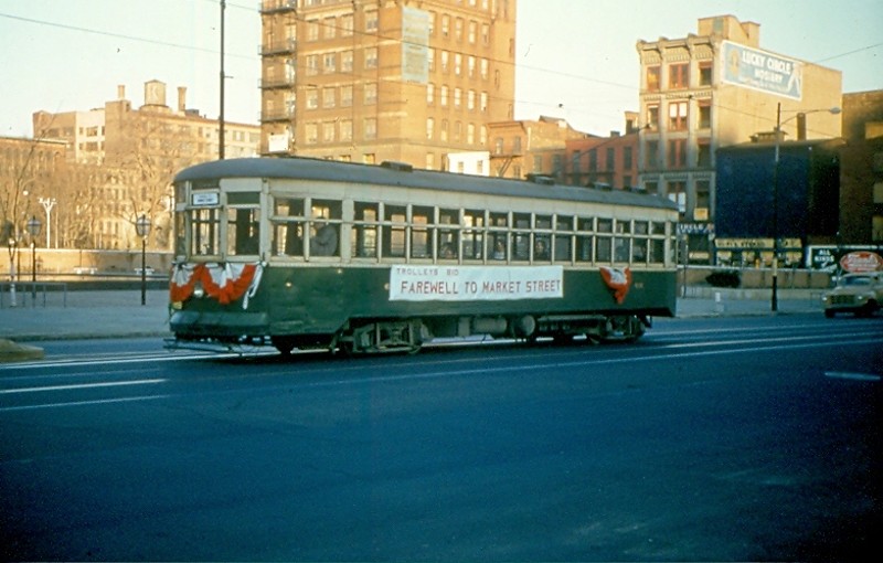 usr_m_phl_8131_trolley+farewell+to+market_19571229_phil222.jpg