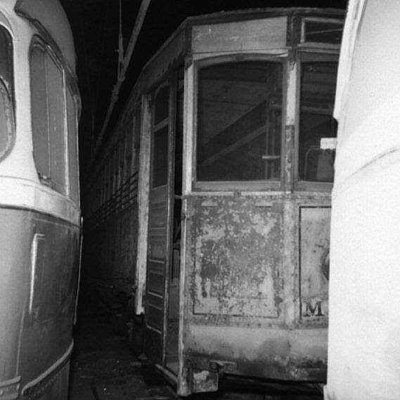 usr_m_pit_conv_008_oldcar_rhkj.jpg