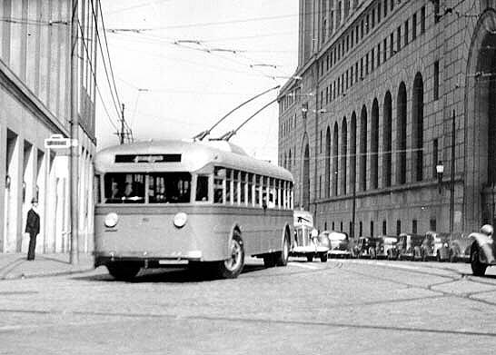 usr_m_pit_misc_009_trolleybus_01_1936_westobbv.jpg