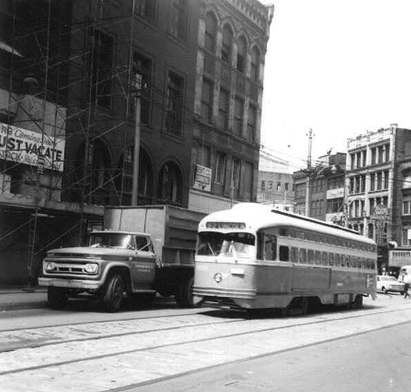 usr_m_pit_pccall_19032_82lincoln_rhkj.jpg