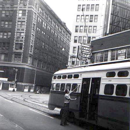 usr_m_pit_pccall_19127_gettingontheroof_rhkj.jpg