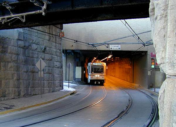 usr_m_pit_sie_22009_42sleavingsouthhillsjcttunnel_davemills.jpg