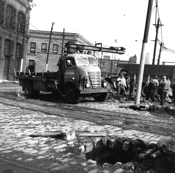 usr_m_pit_work_30012_trackgang_rhkj.jpg