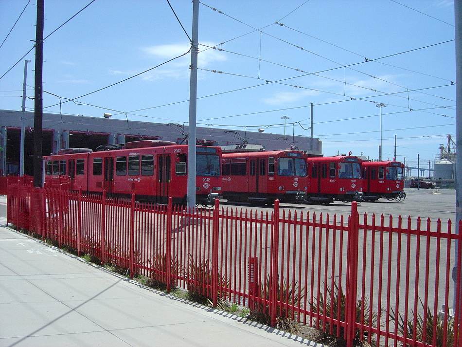 usr_m_san_lrv2042,lrv1018.lrv1037,lrv1068_carhouse_20040715_073_bv.jpg