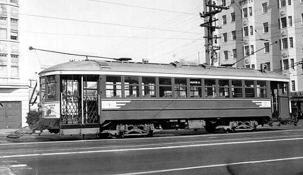 usr_m_sfo_0001_vanness+chestnut_cambeach+bv_sfv030.jpg