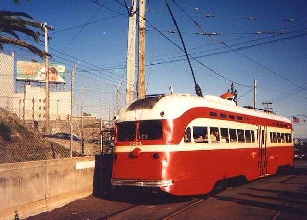 usr_m_sfo_stl1704_199111_kj_sf256.jpg