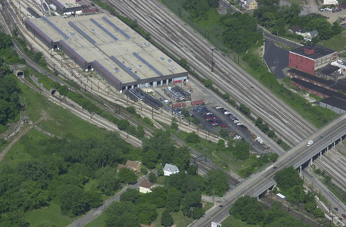 usr_m_cle_shrt_misc_kingsburyrunoverhead_ekjs_shrt133.jpg