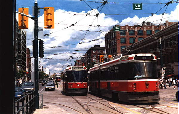 cnr_m_tor_clrv'4122_spadina+queen_199908_hleroux+gm_ttc205.jpg