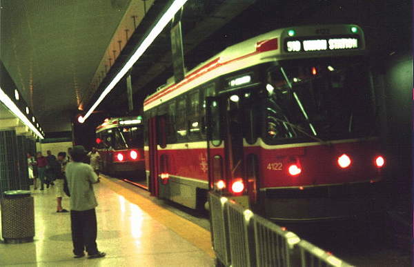 cnr_m_tor_clrv'4122_spadinastation_199908_hleroux+gm_ttc209.jpg