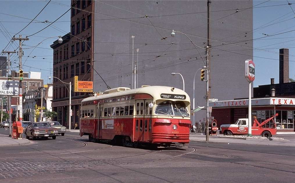cnr_m_tor_pc43'4357_king+spadina_19740706_jt+br_ttc038.jpg