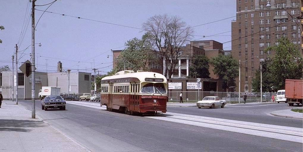 cnr_m_tor_pc43'4394_dundas+carlyle_19710628_jt_ttc508.jpg
