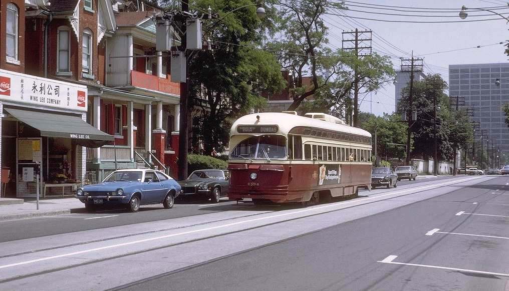 cnr_m_tor_pc43'4394_dundas+huron_19710628_jt_ttc518.jpg