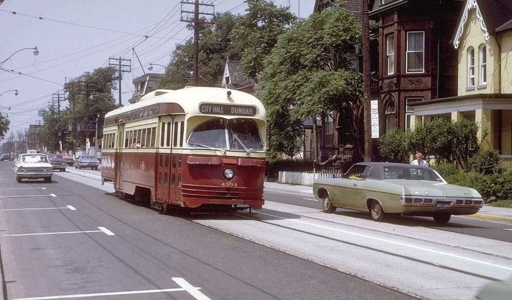 cnr_m_tor_pc43'4394_dundas+mccaul_19710628_jt_ttc499.jpg