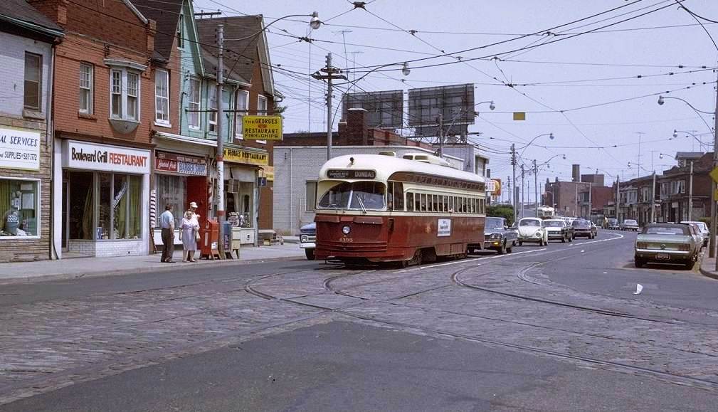 cnr_m_tor_pc43'4395_dundas+howardpark_19710620_jt_ttc480.jpg