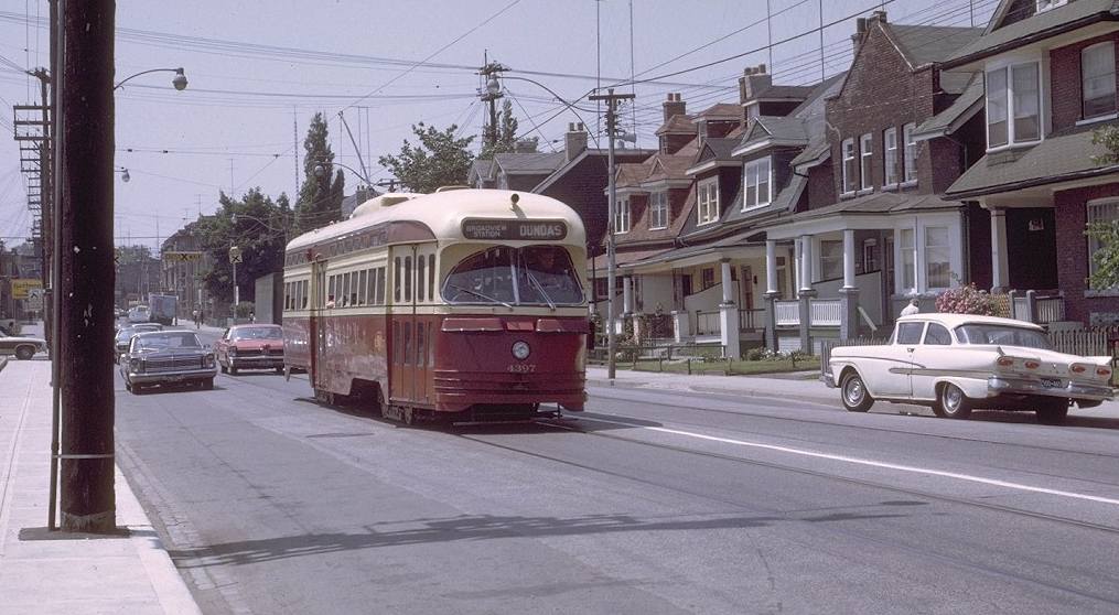 cnr_m_tor_pc43'4397_dundas+crawford_19710628_jt_ttc045.jpg
