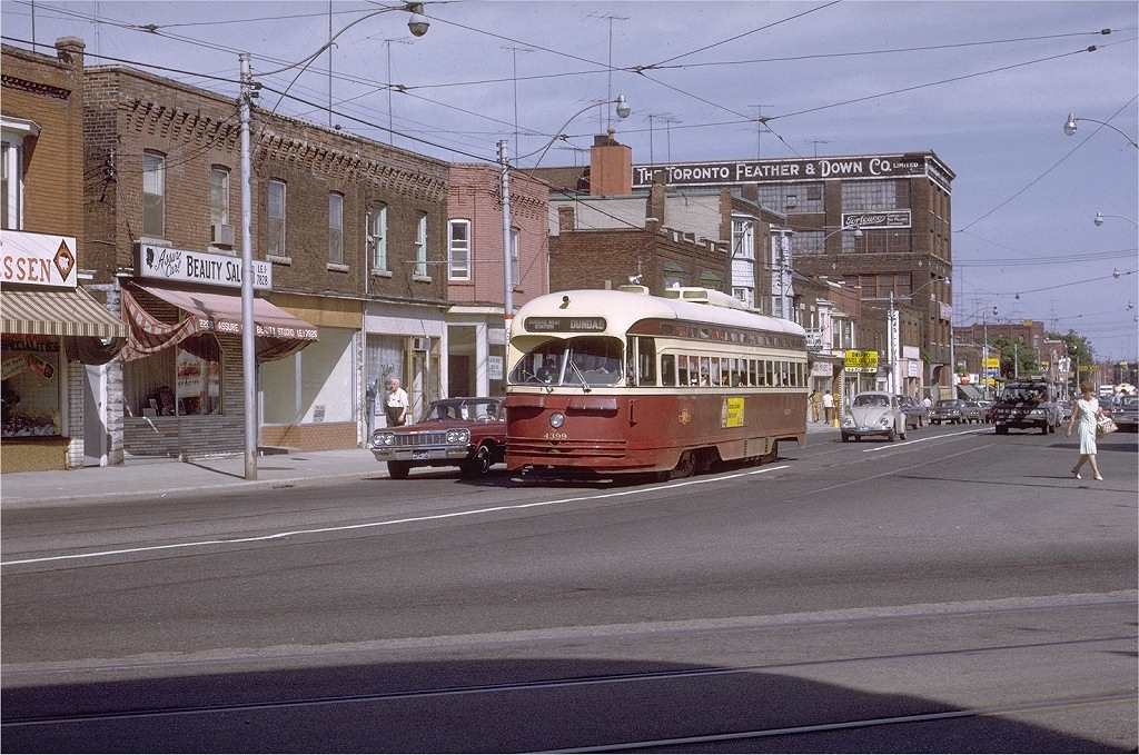 cnr_m_tor_pc43'4399_dundas+roncesvalles_19710626_jt+br_ttc047.jpg