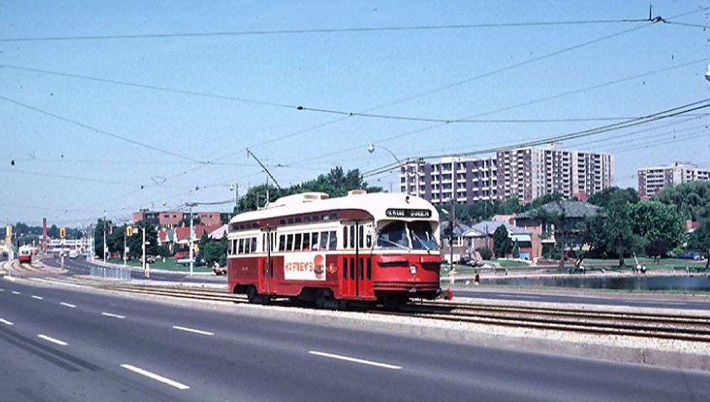 cnr_m_tor_pc44'4401_queensway+ellis_19740707_jt+br_ttc052.jpg