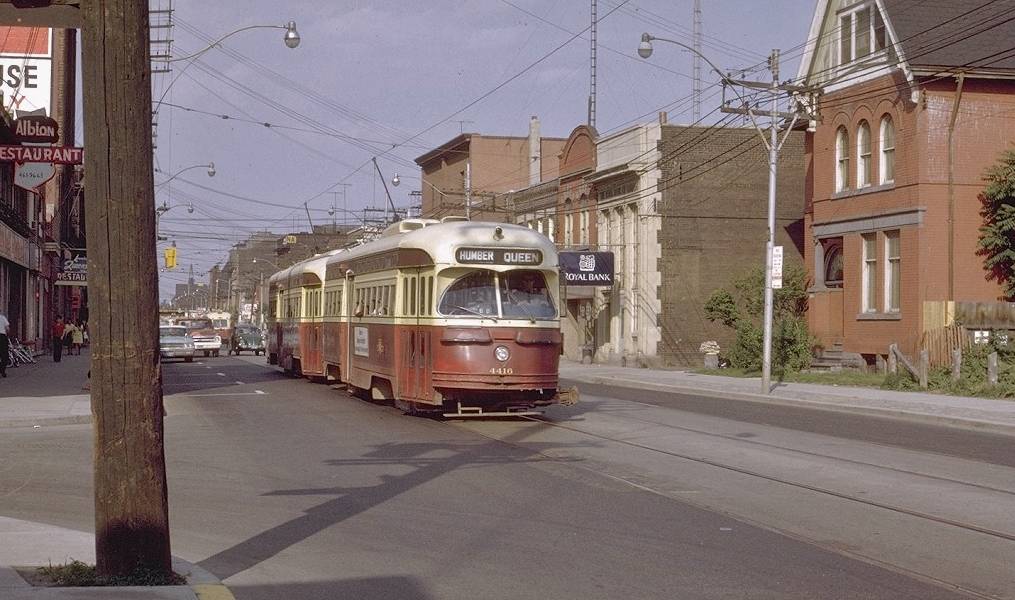 cnr_m_tor_pc44'4416_queen+hamilton_19710624_jt+br_ttc054.jpg
