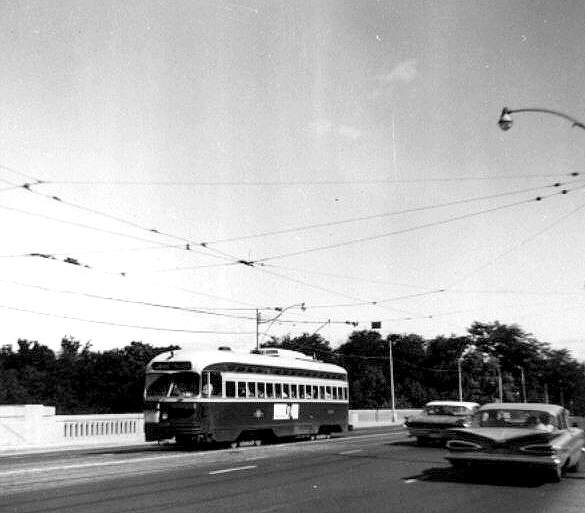 cnr_m_tor_pc44'44xx_princeedwardviaduct_rhill-br_ttc147.jpg