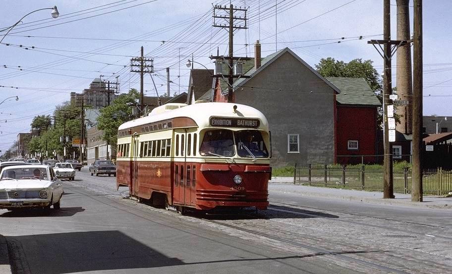 cnr_m_tor_pc45'4509_bathurst+wolesley_19710626_jt_ttc554.jpg