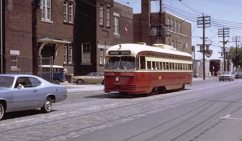 cnr_m_tor_pc45'4516_bathurst+bloor_19710626_jt_ttc493.jpg
