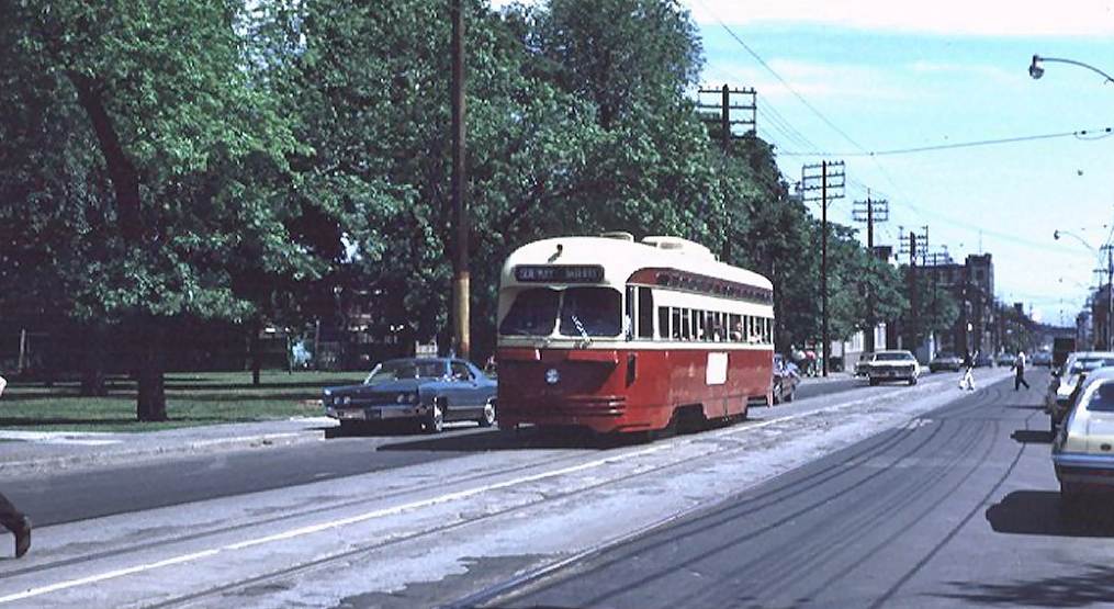 cnr_m_tor_pc45'4517_bathurst+dundas_19710626_jt+br_ttc069.jpg