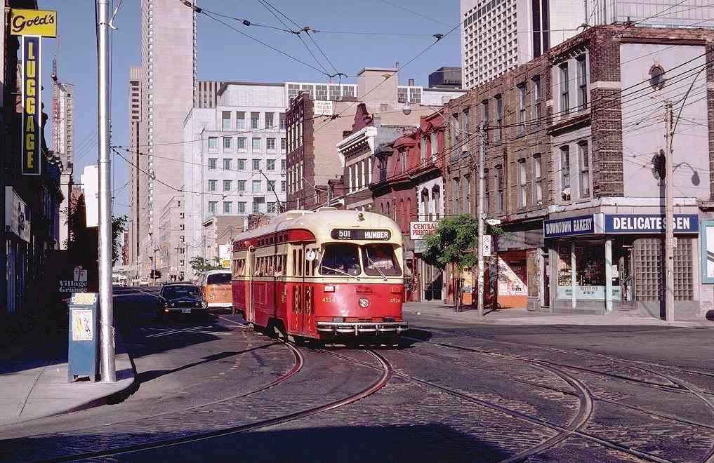 cnr_m_tor_pc45'4524_queen+mccaul_19800713_jt+tl_ttc081.jpg
