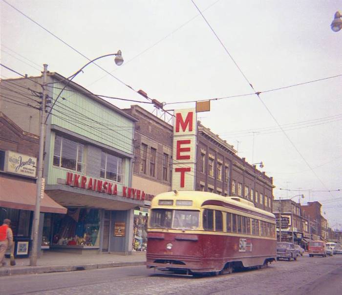 cnr_m_tor_pcai'xxxx_bloor+dovercourt_rhill_ttc387.jpg