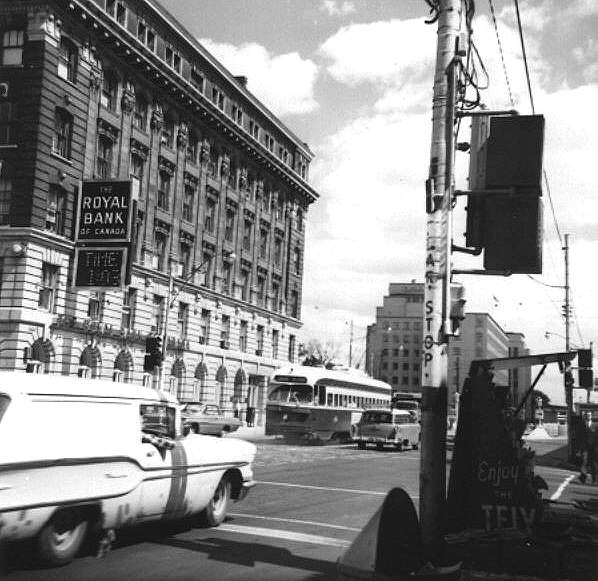 cnr_m_tor_pcal'xxxx_bloor+yonge_rhill-br_ttc148.jpg