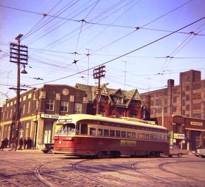 cnr_m_tor_pcal'xxxx_dundas+spadina_rhill-br_ttc405.jpg