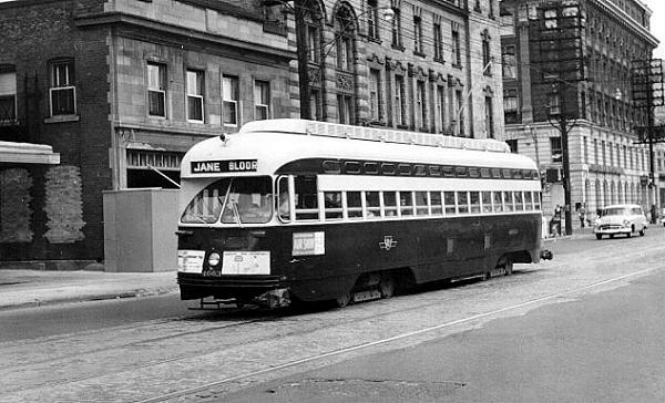 cnr_m_tor_pccl'4663_bloor+yonge_bvolk+br_bvt072.jpg