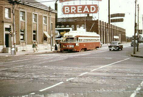 cnr_m_tor_pccl'46xx_bloor+dundas_bvolk+gm_bvt073.jpg