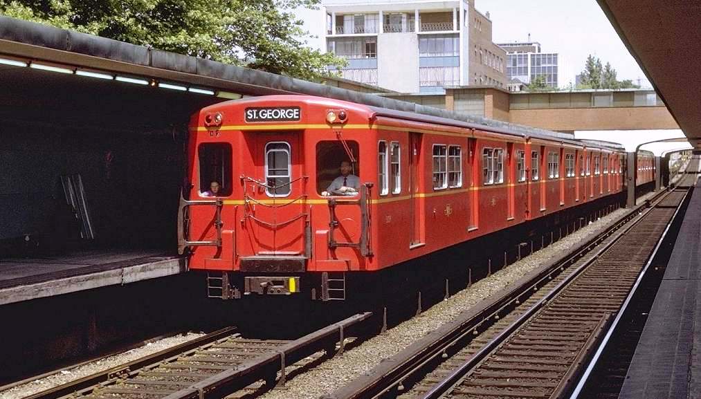 cnr_m_tor_subway'5019_rosedale+station_19710629_jt+tl_ttc117.jpg