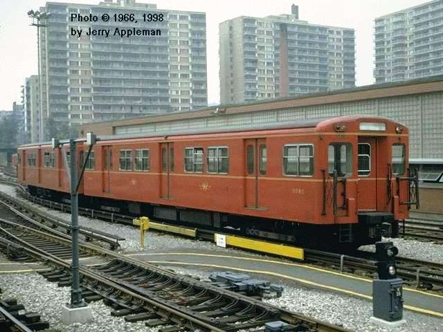 cnr_m_tor_subway'5080_davisville_196608_japp+tl_ttc026.jpg