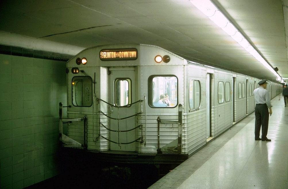 cnr_m_tor_subway'5310_stgeorgestation_19680704_jt_ttc483.jpg