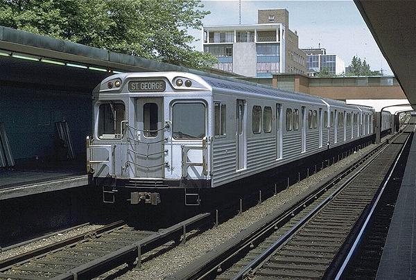 cnr_m_tor_subway'53xx_rosedale+station_bvolk+fc_ttc118.jpg