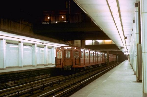 cnr_m_tor_subway'5xxx_davisville_ttc027.jpg