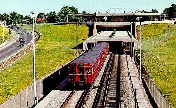cnr_m_tor_subway'5xxx_eglinton+west+station_bvolk+tl_bvt100.jpg